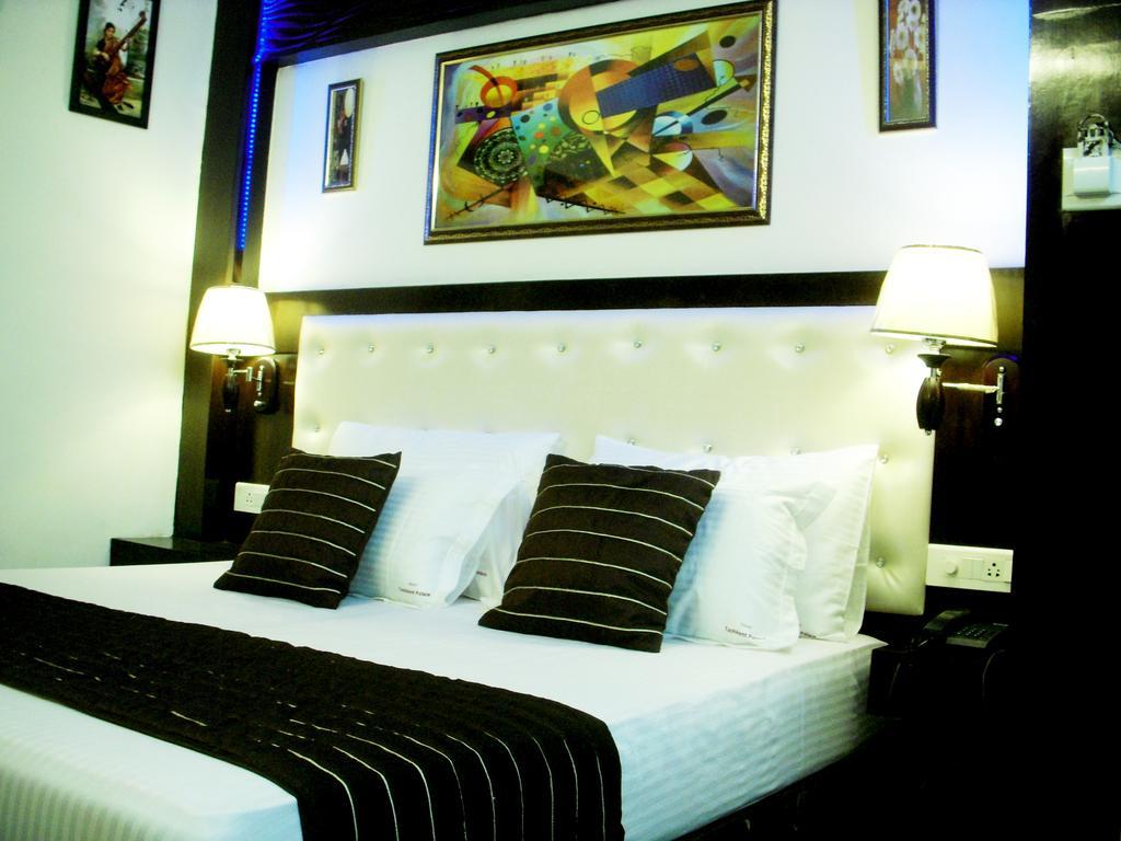 Hotel Tashkent Palace - New Delhi Railway Station - Paharganj Bagian luar foto