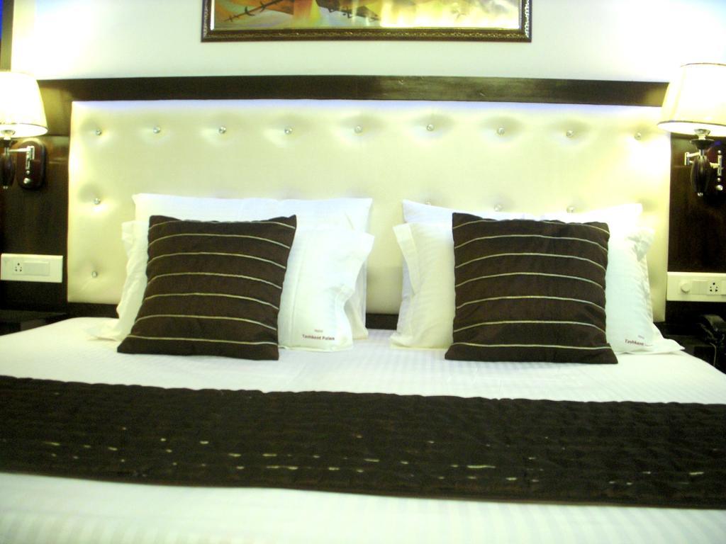 Hotel Tashkent Palace - New Delhi Railway Station - Paharganj Bagian luar foto
