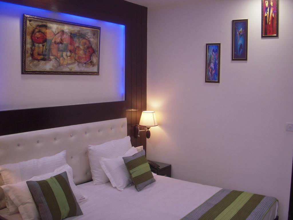 Hotel Tashkent Palace - New Delhi Railway Station - Paharganj Bagian luar foto