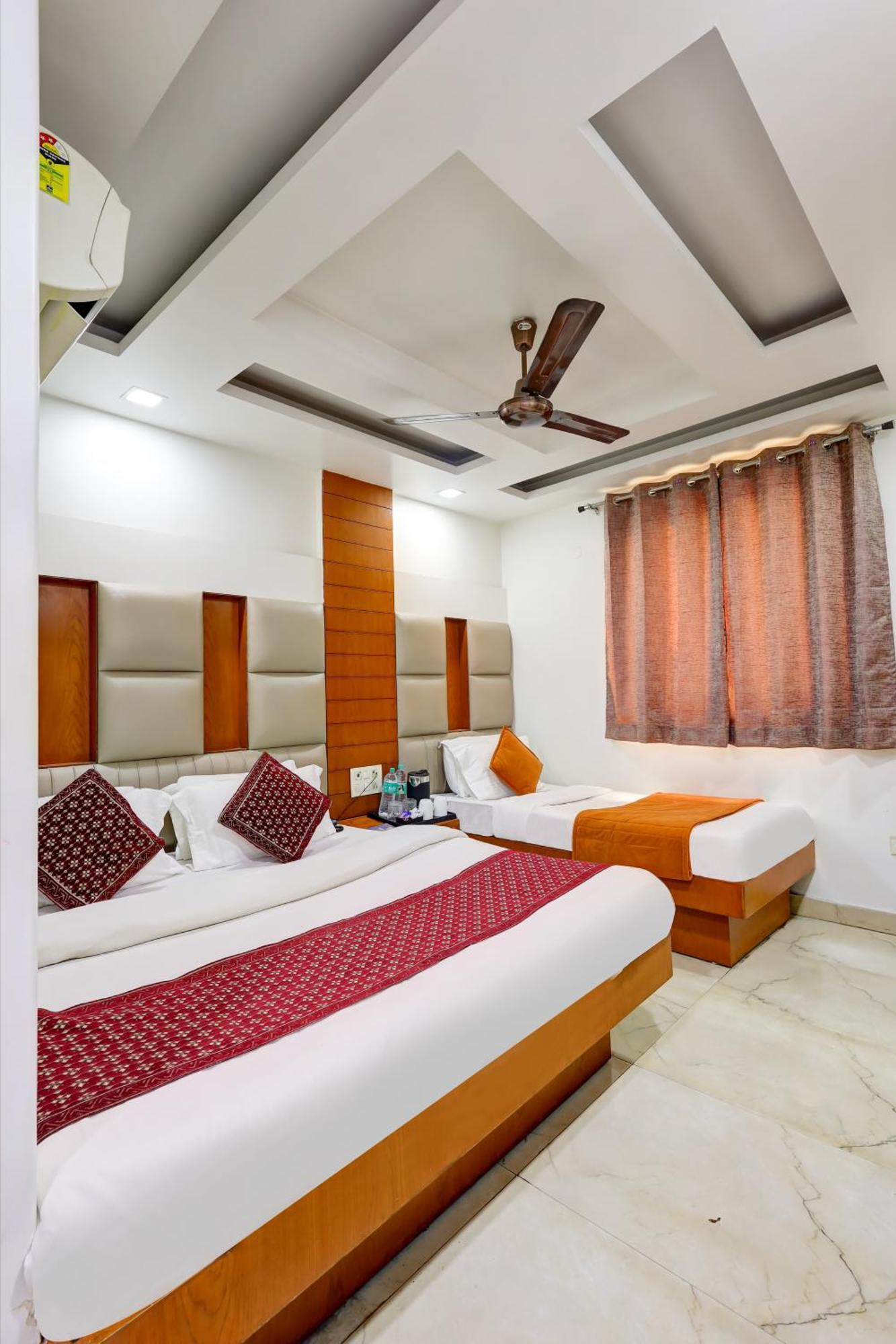 Hotel Tashkent Palace - New Delhi Railway Station - Paharganj Bagian luar foto