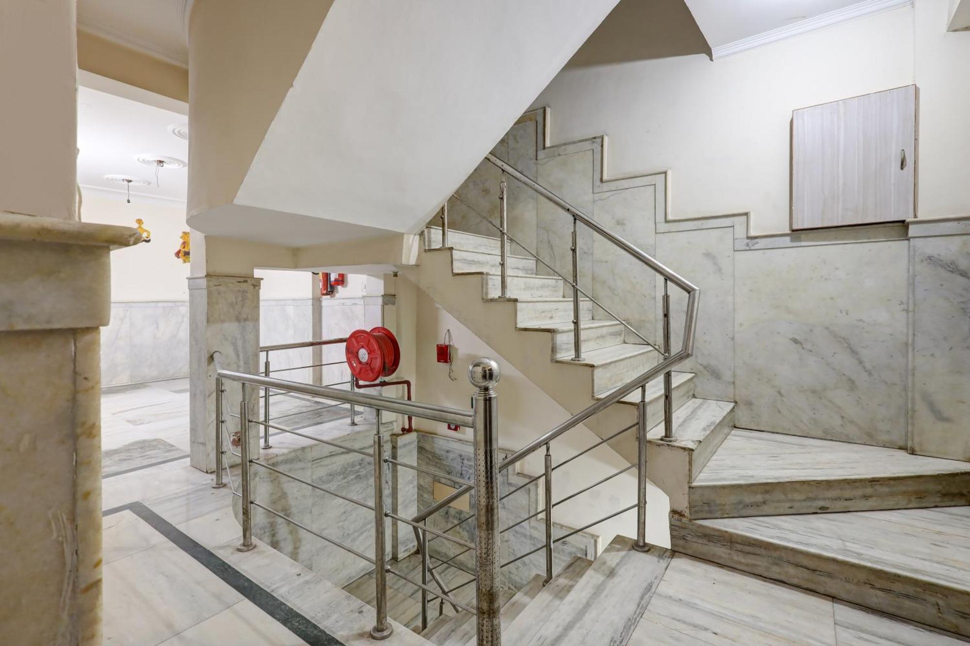 Hotel Tashkent Palace - New Delhi Railway Station - Paharganj Bagian luar foto