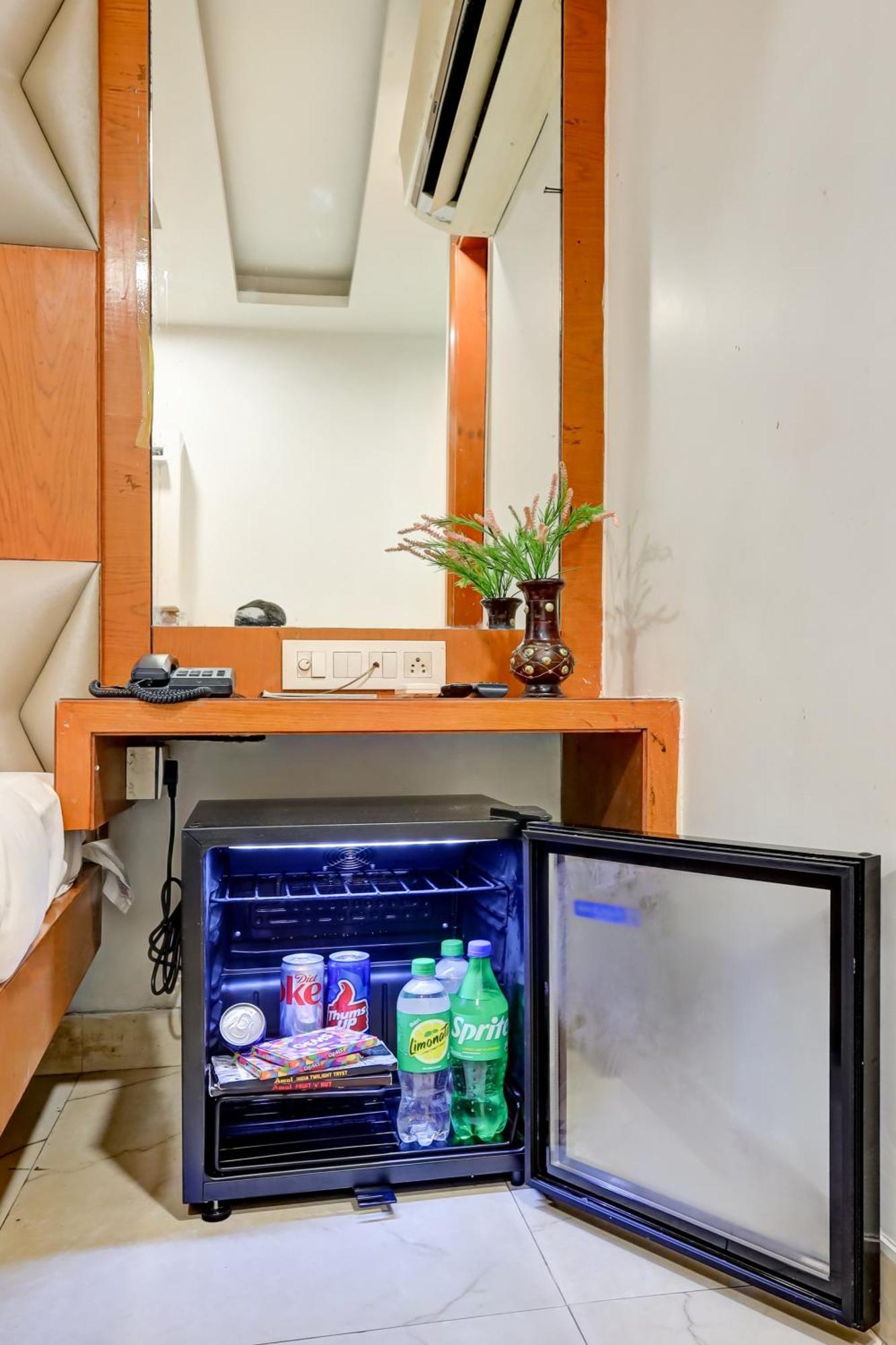 Hotel Tashkent Palace - New Delhi Railway Station - Paharganj Bagian luar foto